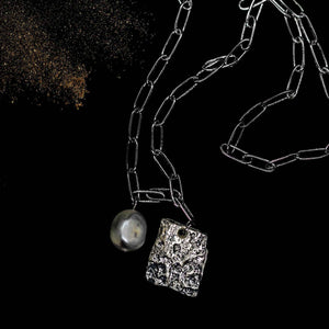 Carré d'argent Necklace